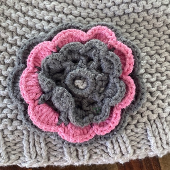 2H KNITS: grey Knit Hat with Flower 🌸 Size: Kids S - Picture 2 of 5